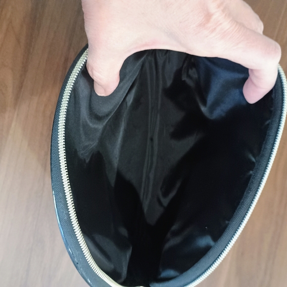 Black and Gold Chain Pattern Cosmetic Bag - Picture 4 of 4